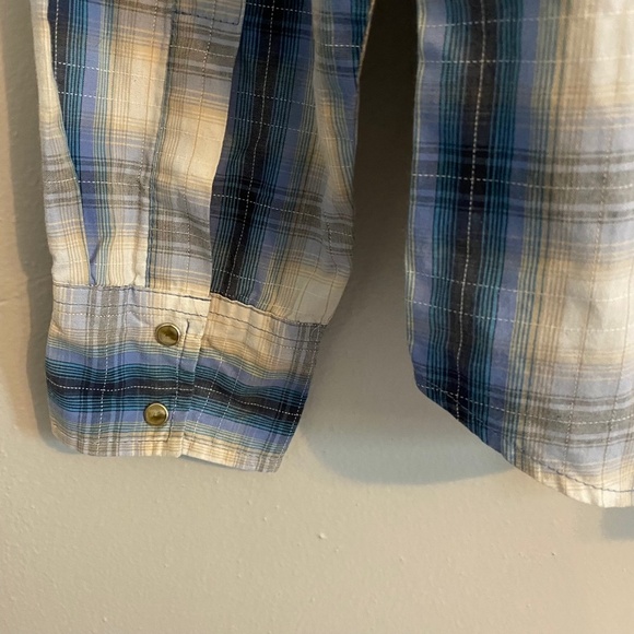 Wrangler Pearlized Snap Long Sleeve Blue Plaid Top, Large. - Picture 5 of 7